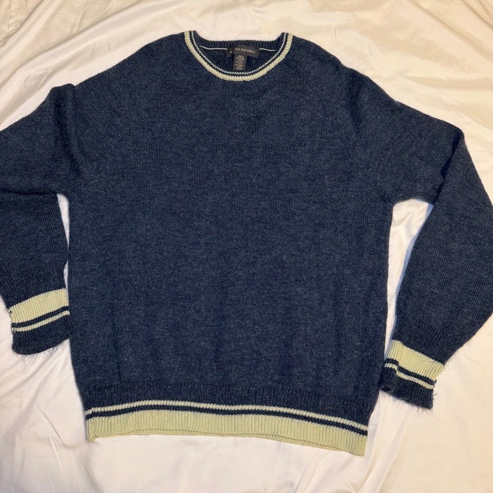 Banana Republic Men's Navy Sweater with Light green Trim